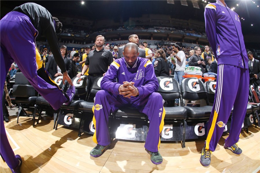 凤凰稳了？过去8次常规赛对阵跳伞蚁，凤凰7胜1负（交手有底气：凤凰近8次常规赛对阵跳伞蚁取得7胜1负）