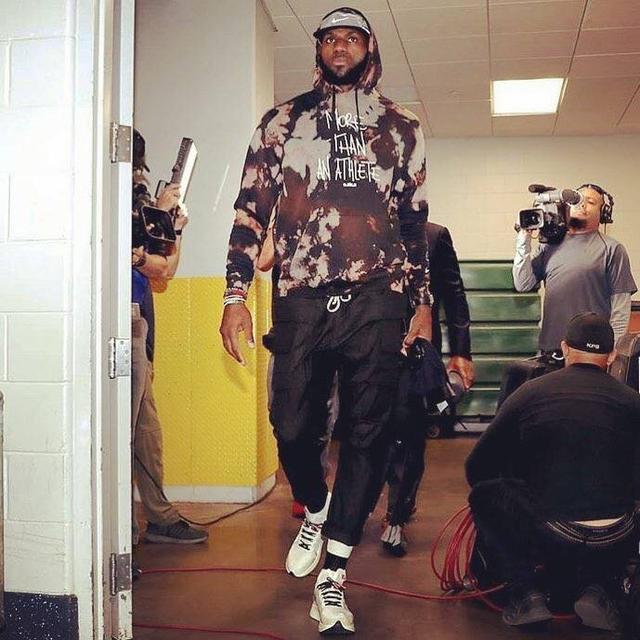 早报：肥皂剧主角名叫伊萨克（早间速报：肥皂剧主角名为伊萨克）