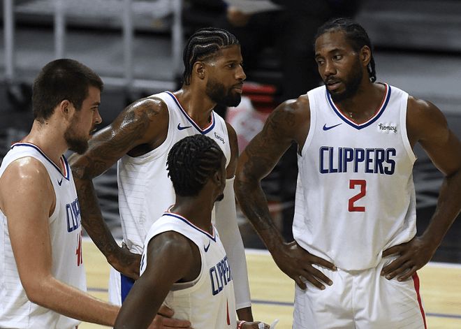 英超焦点战：纽卡斯尔联VS伯恩利——攻防博弈下的胜负天平与比分推演（英超重磅对决：纽卡斯尔联vs伯恩利——攻守博弈中的胜负天秤与比分预测）