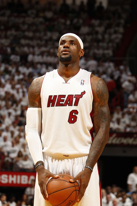 亚冠最新积分战报 成都蓉城上海海港无力赢球 中超三强继续垫底（亚冠积分更新：成都蓉城与上海海港未能取胜，中超三强依旧垫底）