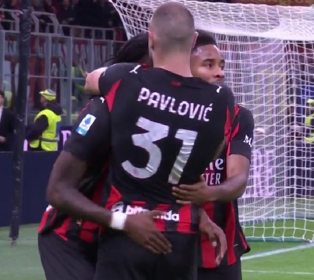 美记：字母哥加盟尼克斯有且仅有一条路，那就是他非纽约不去（美记：字母哥若想投身尼克斯，唯一途径是明确只去纽约）