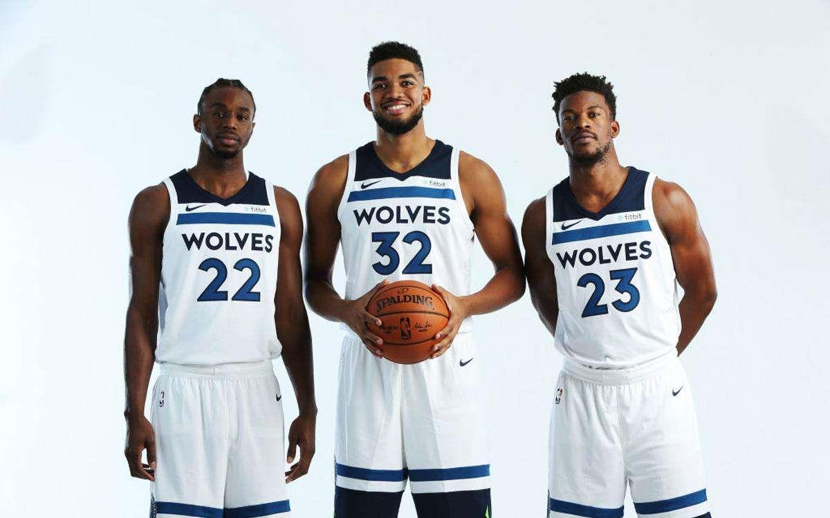 梅西正面交锋穆勒夺冠！梅西vs穆勒交手记录升至4胜7负（梅西与穆勒巅峰对决争冠，交手战绩更新至4胜7负）