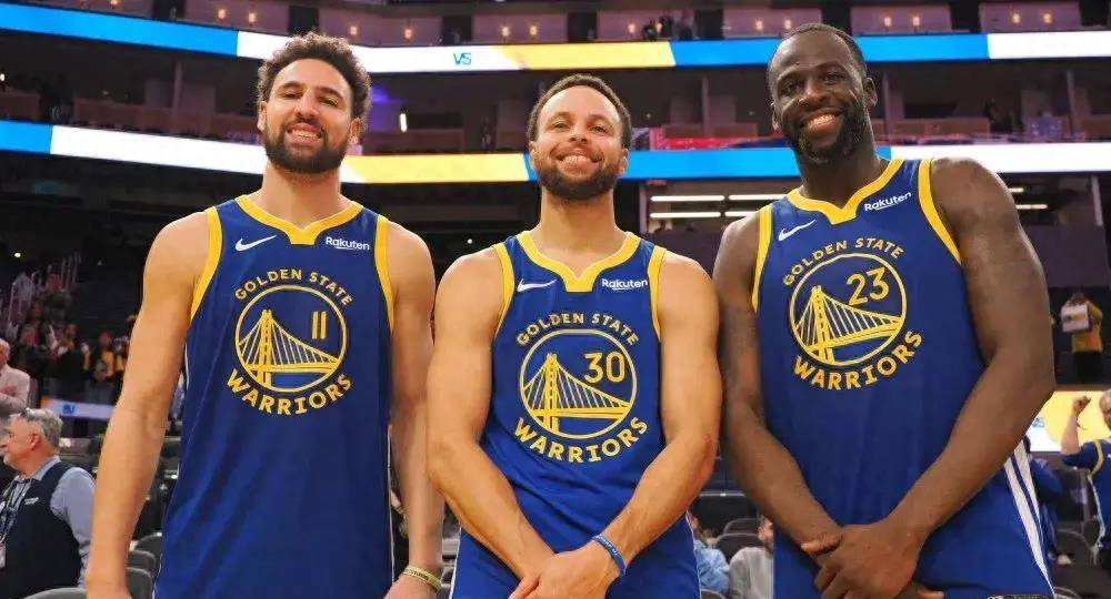 记者：纽卡一开始就计划先报价，曼联则打算先说服谢什科（记者披露：纽卡计划先递报价，曼联优先游说谢什科）