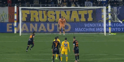 47岁斯洛特赢了！利物浦1-0创欧冠16年纪录 萨拉赫再遭炮轰（47岁斯洛特告捷！利物浦1-0改写欧冠16年纪录，萨拉赫再受质疑）