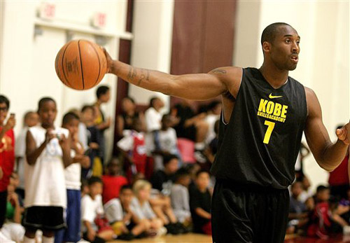 半场战报：皇马2-0毕包，姆巴佩一条龙建功+助攻卡马文加破门（半场战报：皇马2-0毕尔巴鄂，姆巴佩长途奔袭破门并助攻卡马文加）