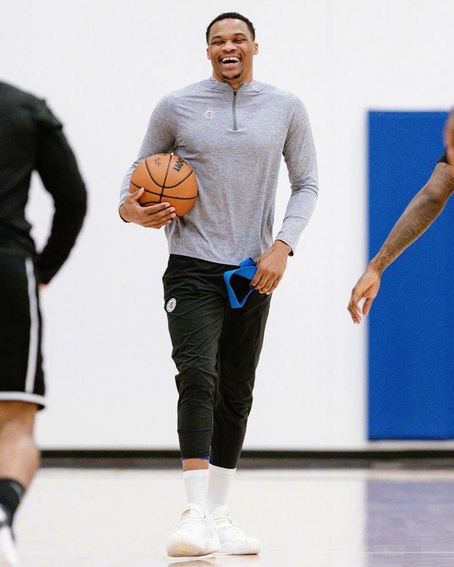 西媒：苏契奇一只脚已踏出皇社大门，球队愿意直接出售他（西媒：苏契奇已接近离队，皇社倾向直接出售他）