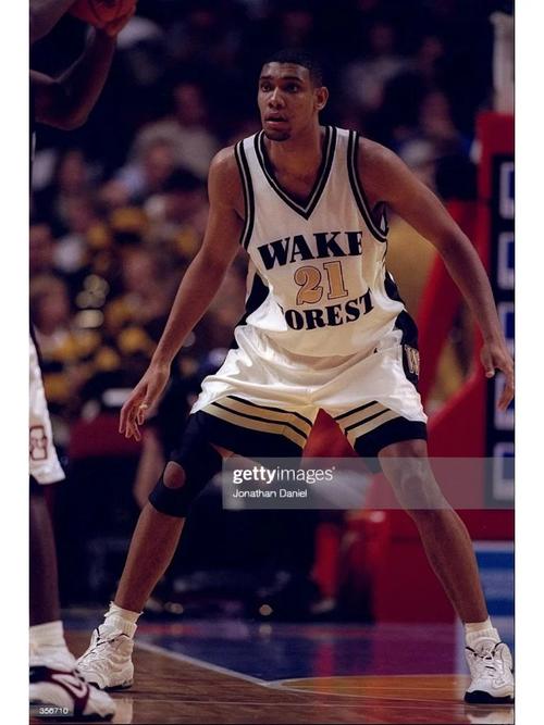 没能延续！麦克布莱德&克拉克森合计12中1仅拿4分（手感冰冷！麦克布莱德与克拉克森12投仅1中合得4分）